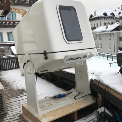 Outdoor installation of a video projector inserted in a custom PROIETTA CASE AF32